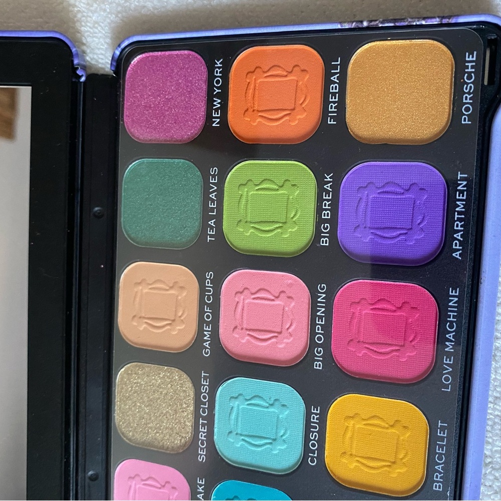 Revolution Purple Door Frame Face Palette - Picture 6 of 10